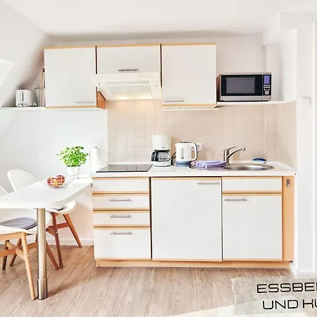 Mit Balkon In Zentraler Und Ruhiger Lage Apartmán